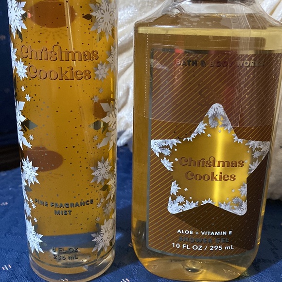 BATH & BODY WORKS SET. . . CHRISTMAS COOKIES SCENT - Picture 2 of 6